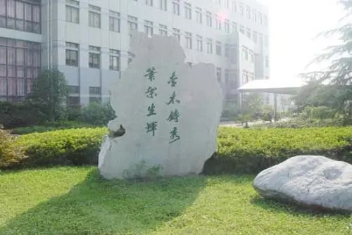 校園景觀雕塑設計之景觀石