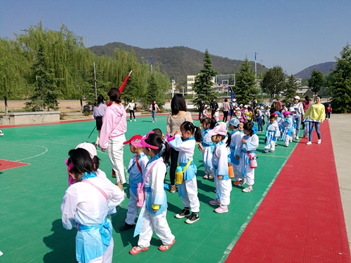 “潤物無聲”幼兒園文化建設(shè)內(nèi)容，打造多樣性+藝術(shù)性幼兒園。     
