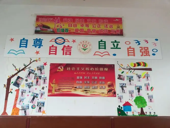 要對校園人文環(huán)境進(jìn)行精心設(shè)計，充分發(fā)揮學(xué)生的主體性